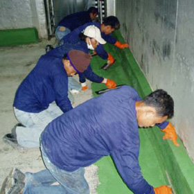 Polyurethane floor screed systems